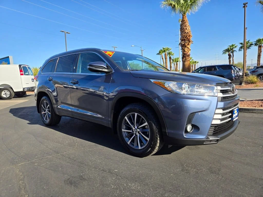 Used 2018 Shoreline Blue Pe Toyota SE image 1