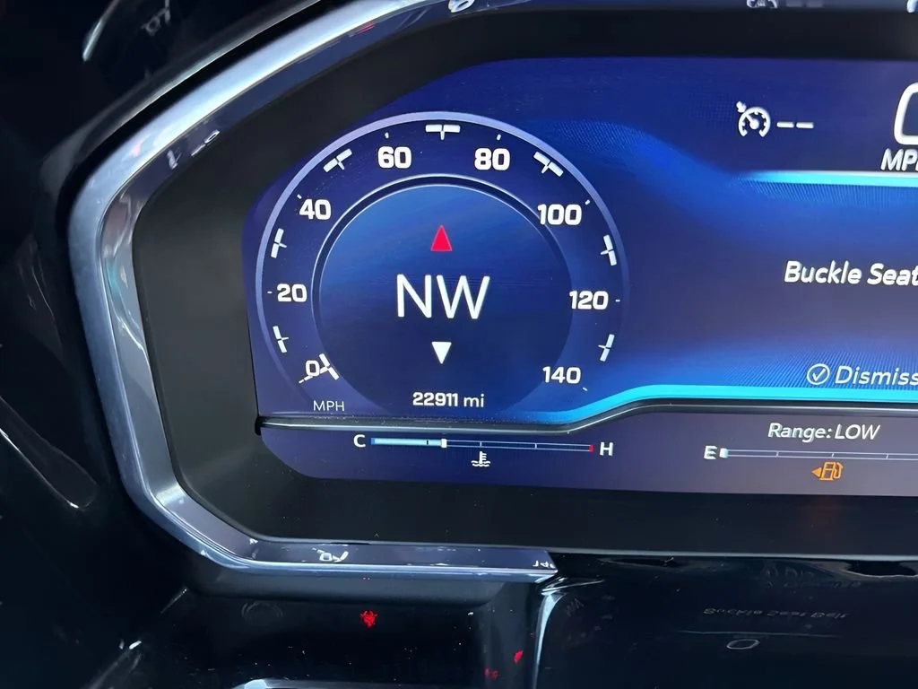 Used 2025 Summit White Chevrolet LT image 25