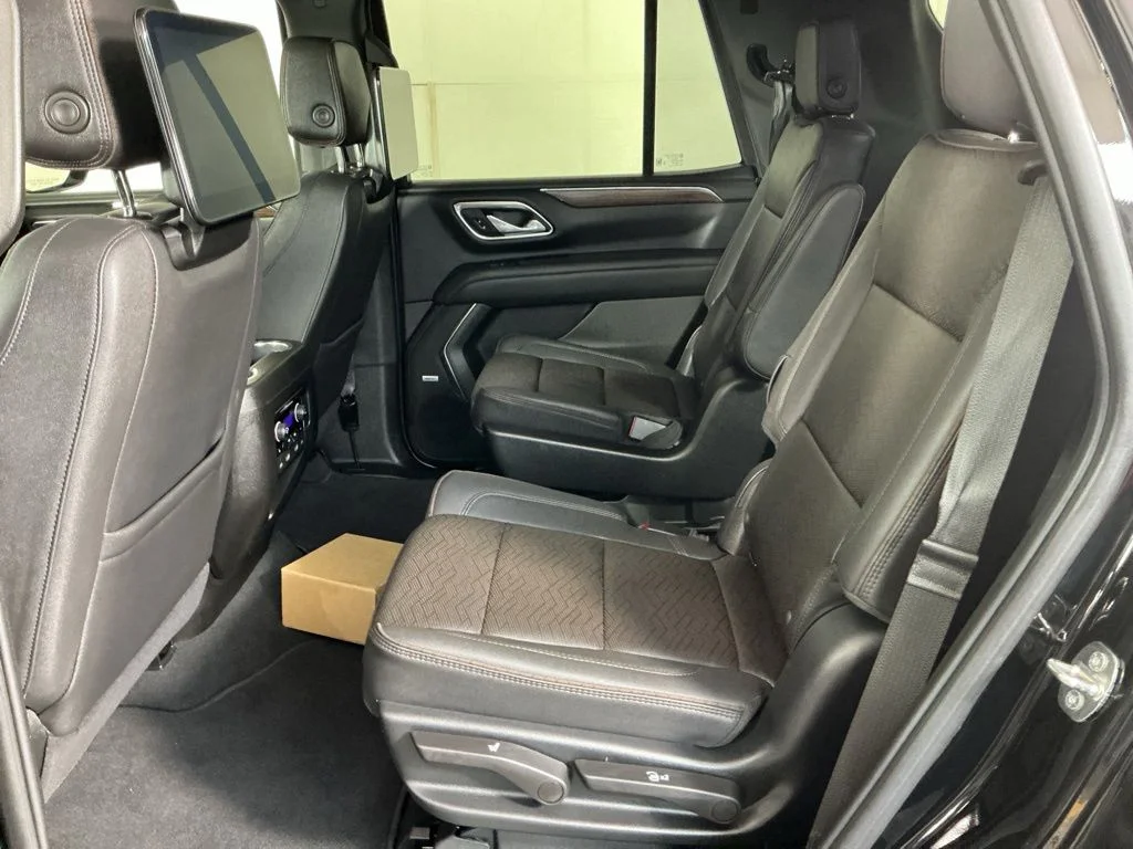 Used 2023 Black Chevrolet High Country image 12