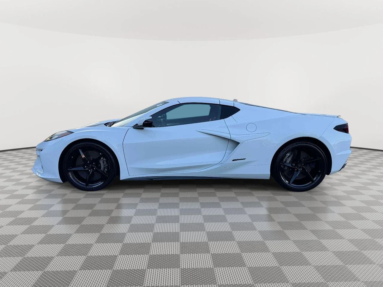 Used 2025 Arctic White Chevrolet RWD Coupe 3LZ image 4