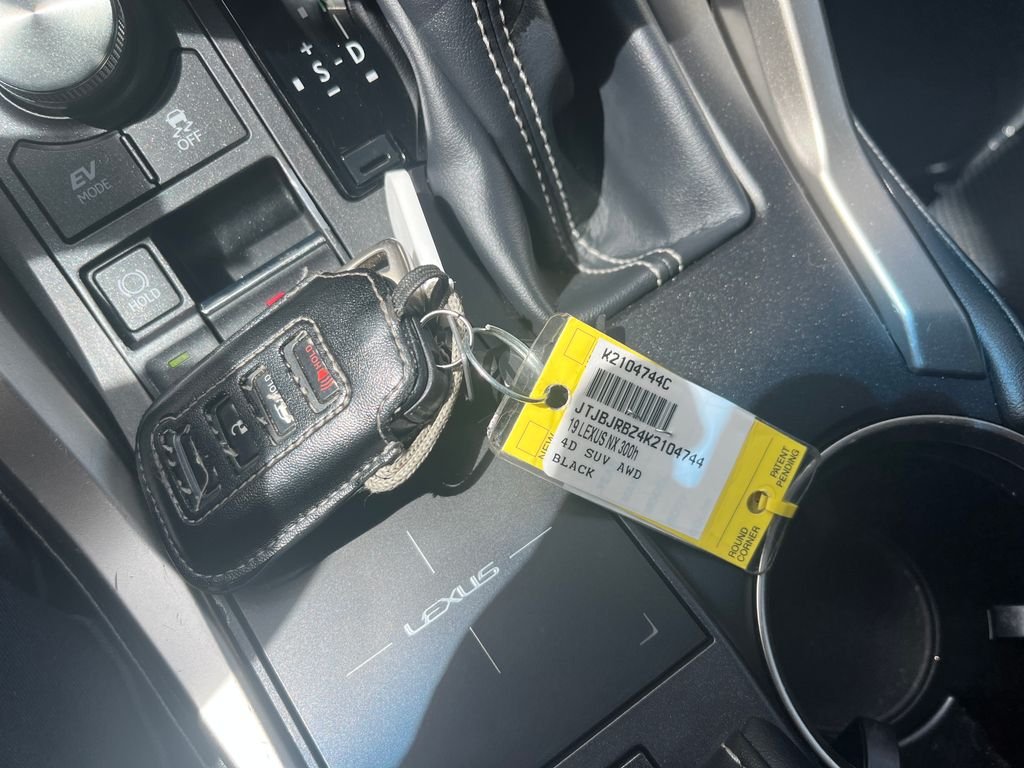 Used 2019 Black Lexus 300h image 15