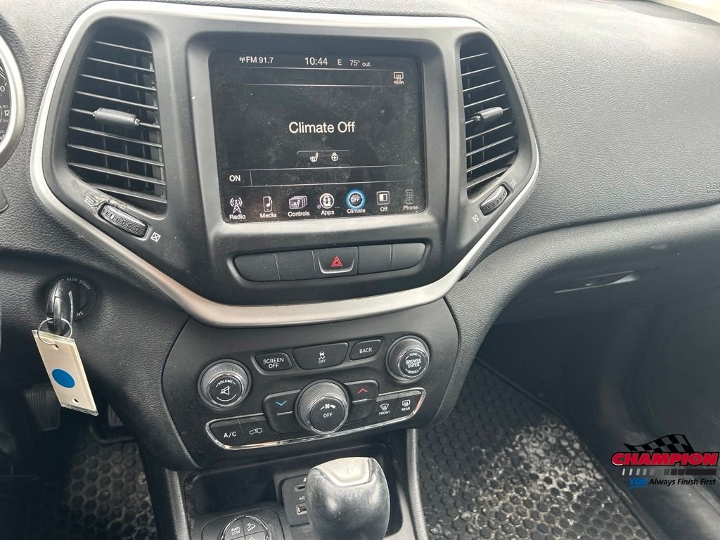 Used 2014 Bright White Clearcoat Jeep Trailhawk image 6
