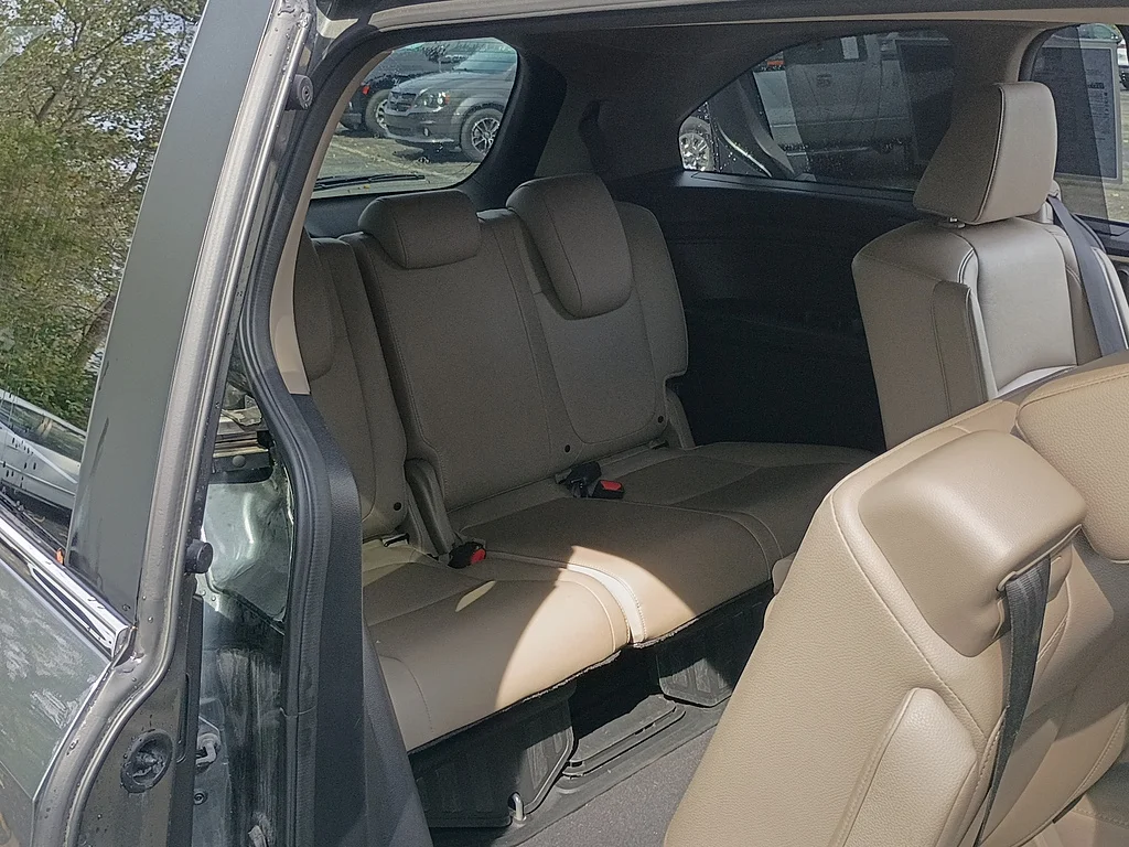 Certified Used 2019 GRAY Honda EX-L w/Navi w/RES image 16