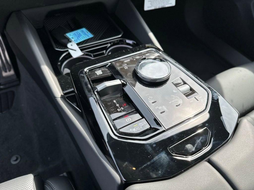 New 2026 Oxide Grey Metallic BMW 530i xDrive image 32
