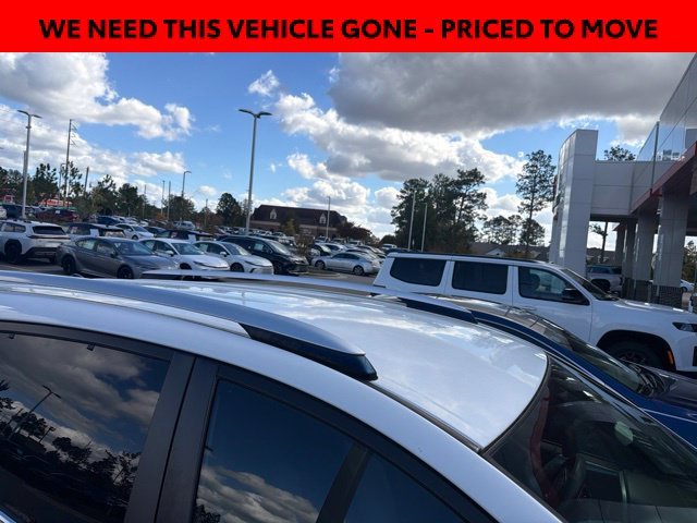 Used 2015 White Toyota LE image 8