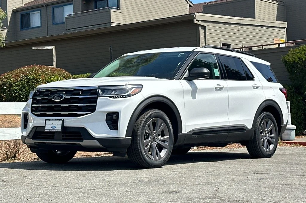 New 2026 Oxford White Ford Active image 8