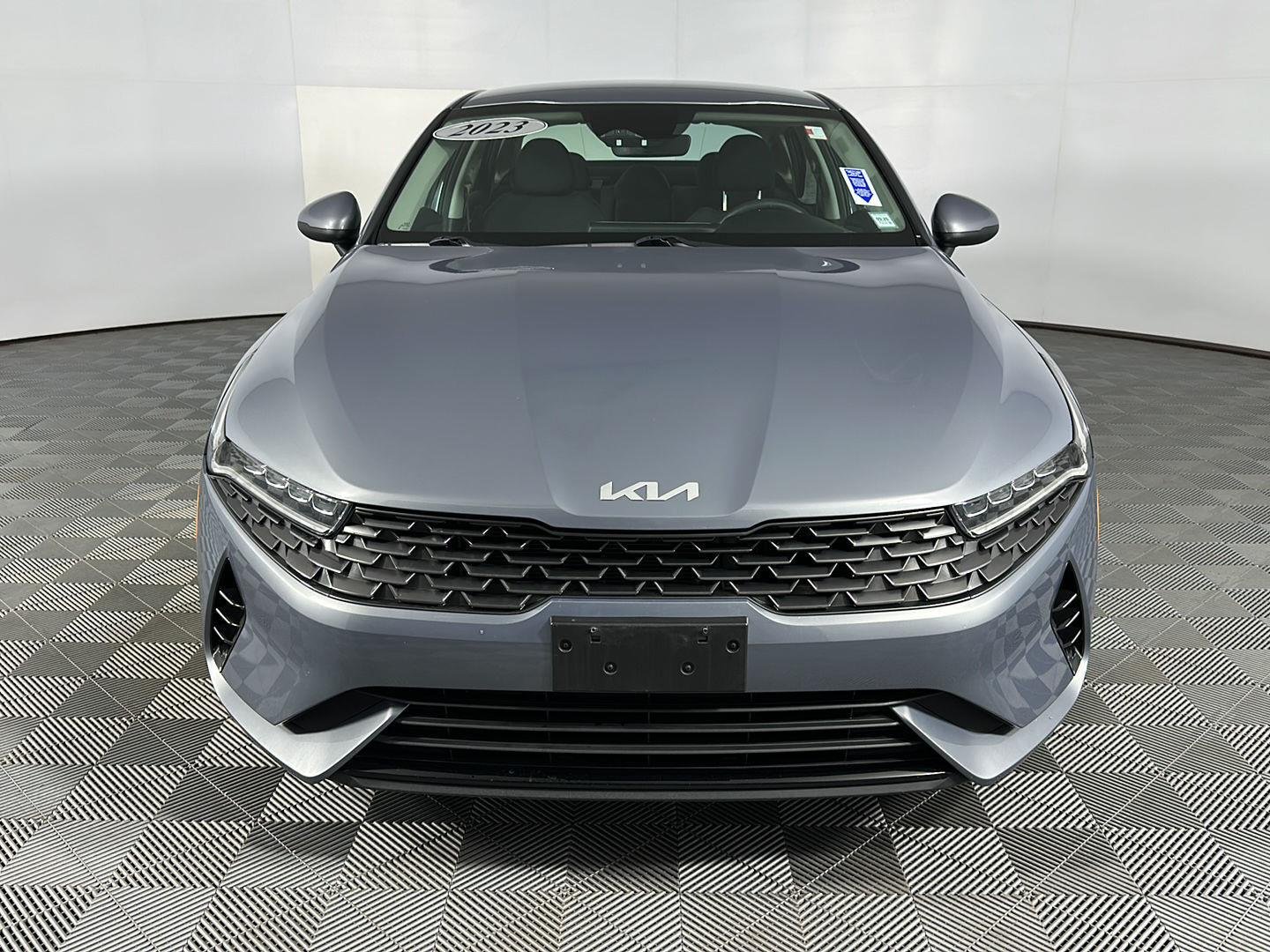 Used 2023 Everlasting Silver Kia LXS image 4