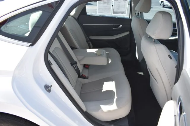 Used 2024 White Hyundai SEL image 15