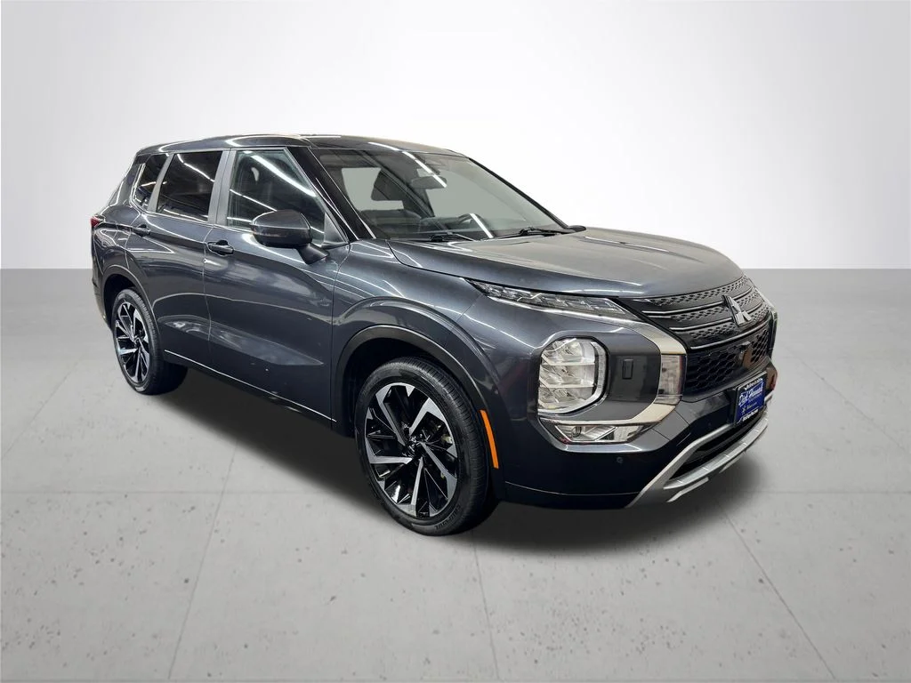 Used 2024 Gray Mitsubishi SE image 9