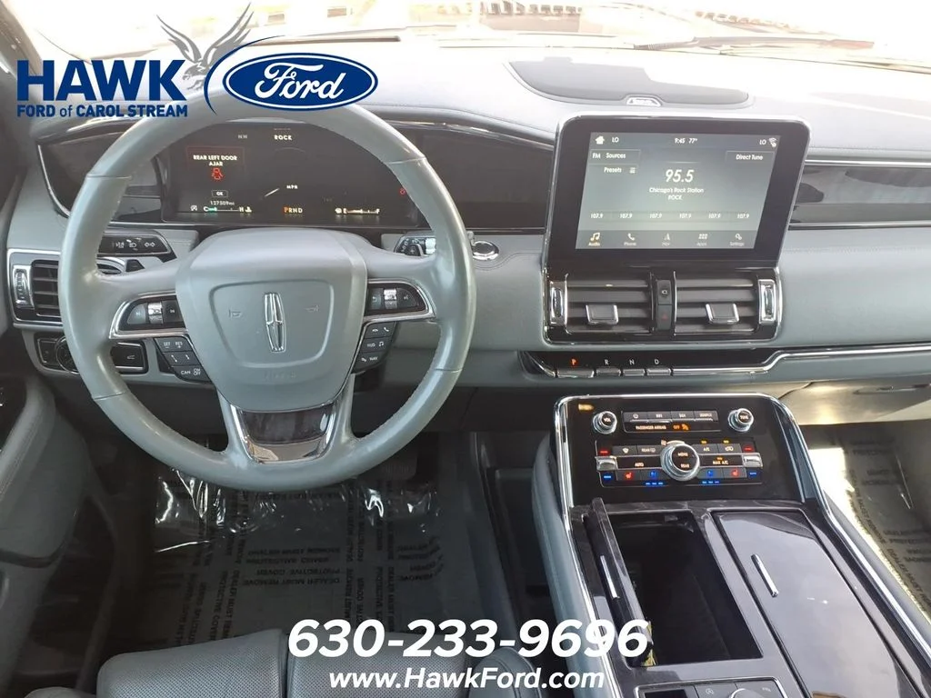 Used 2019 Black Metallic Lincoln Reserve image 9
