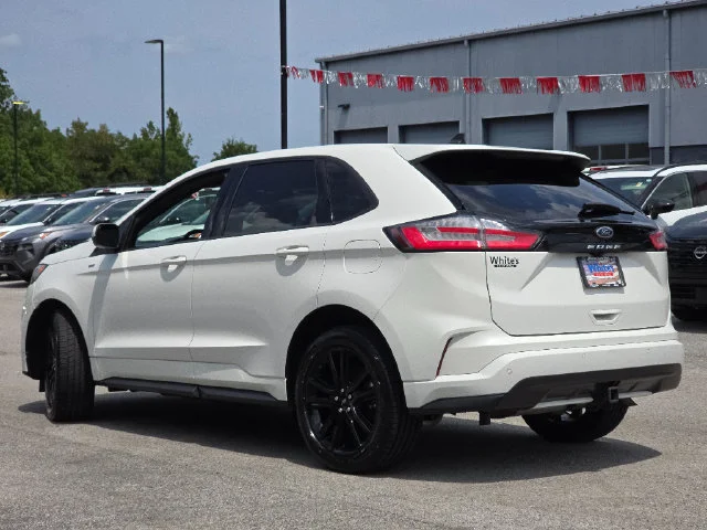 Used 2022 White Metallic Ford ST Line image 5