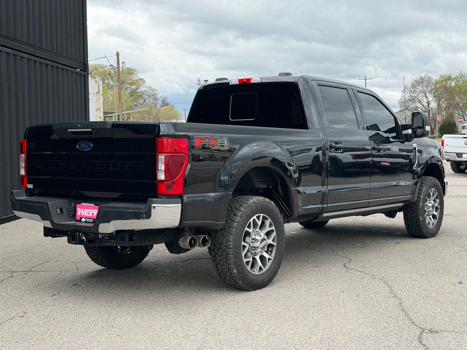 View vehicle photo 7