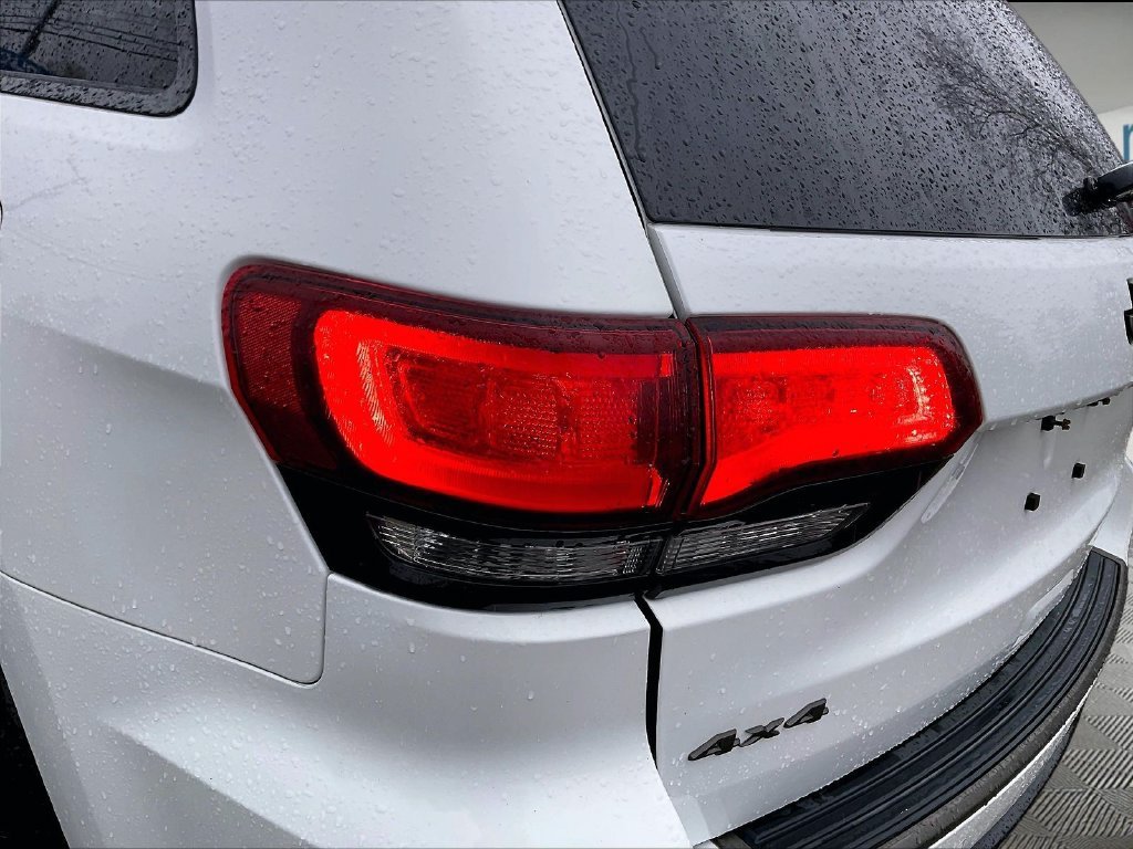 Used 2016 Bright White Clearcoat Jeep Limited image 31