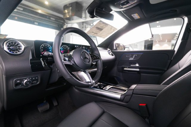 New 2026 Polar White Mercedes-Benz GLA 250 image 40