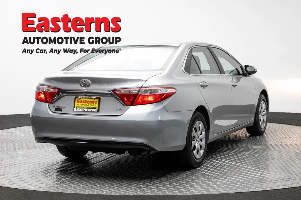 Used 2015 Silver Toyota LE image 5