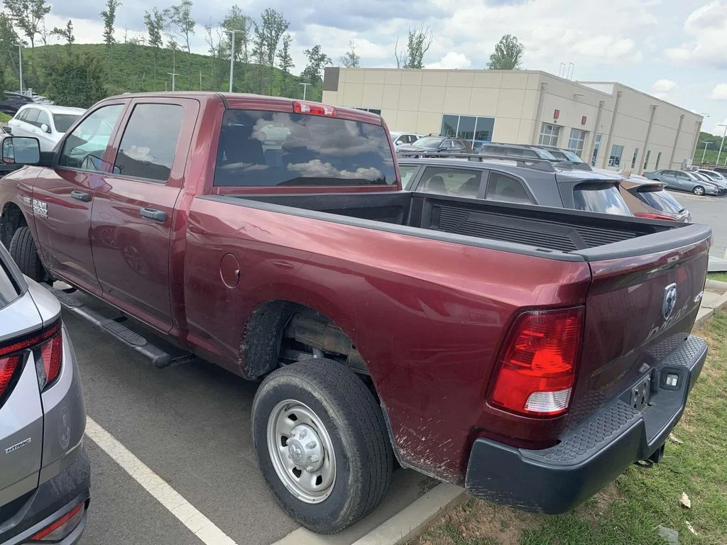 Used 2018 Delmonico Red Pearlcoat Ram Tradesman image 3