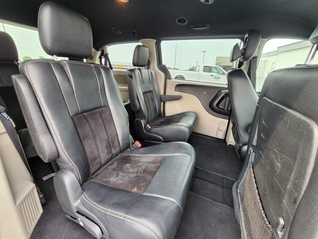 Used 2017 Black Onyx Crystal Pearlcoat Dodge SXT image 11