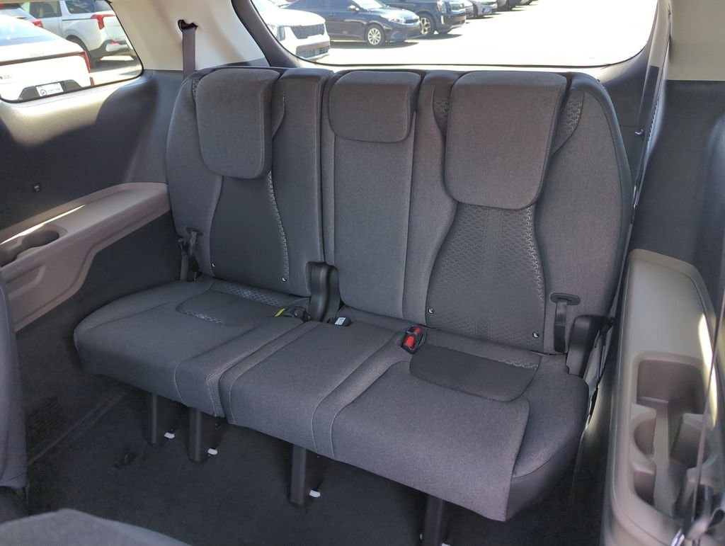 New 2027 Snow White Pearl Kia LX image 28