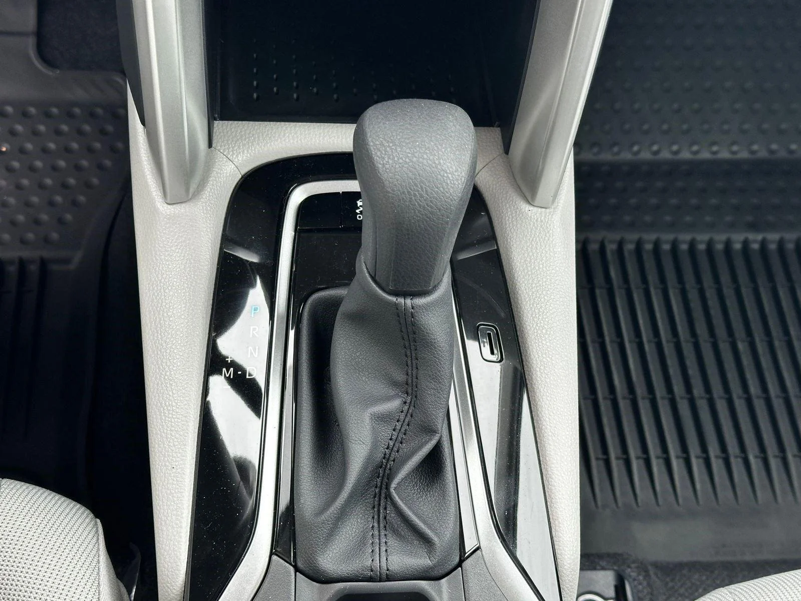 2025 Toyota Corolla Cross L - Photo 22