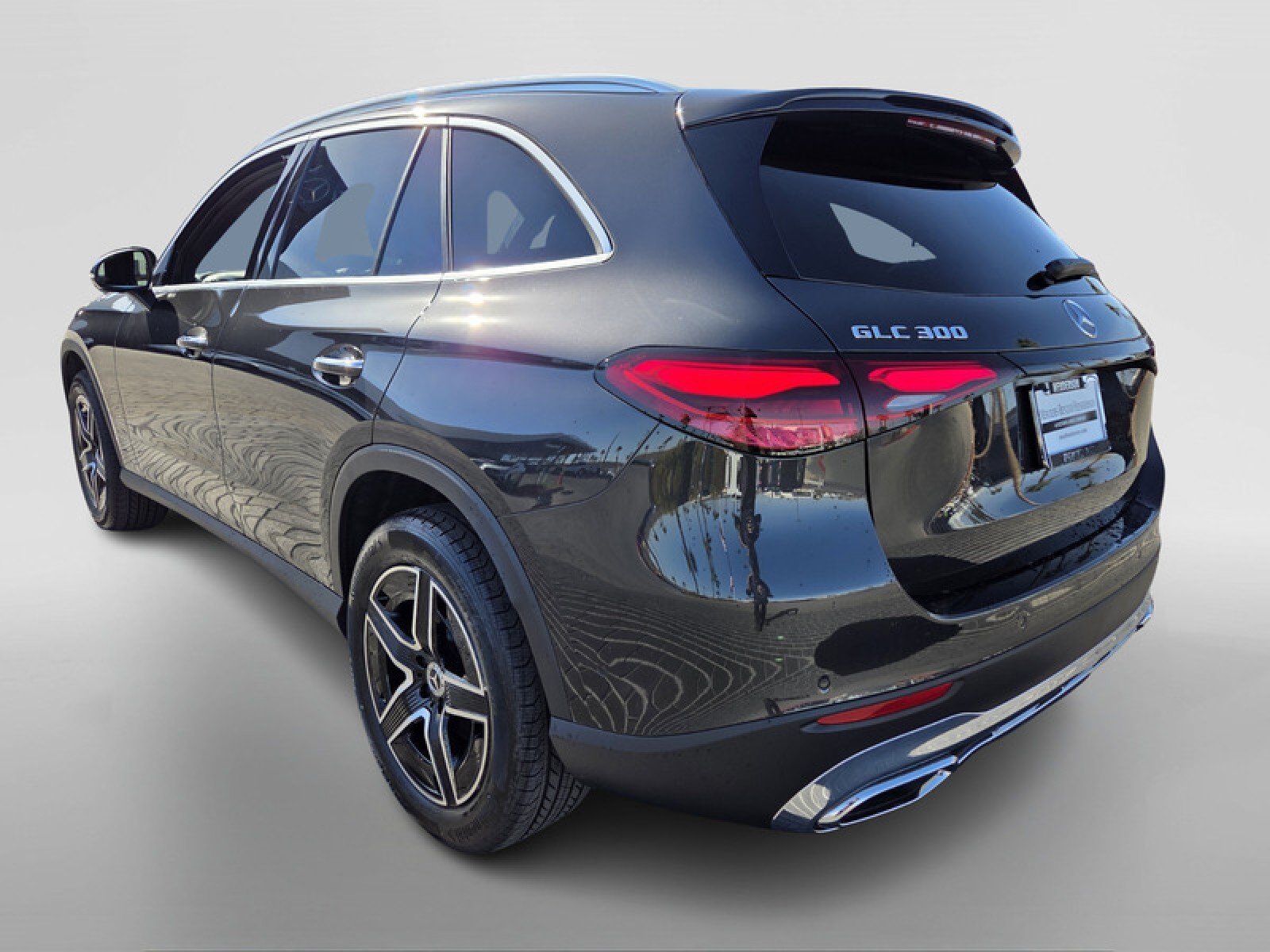 New 2026 Graphite Grey Metallic Mercedes-Benz GLC 300 SUV image 3