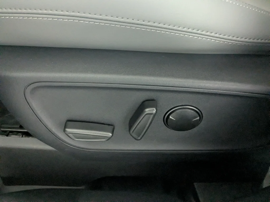 Used 2025 Gray Ford Badlands image 12