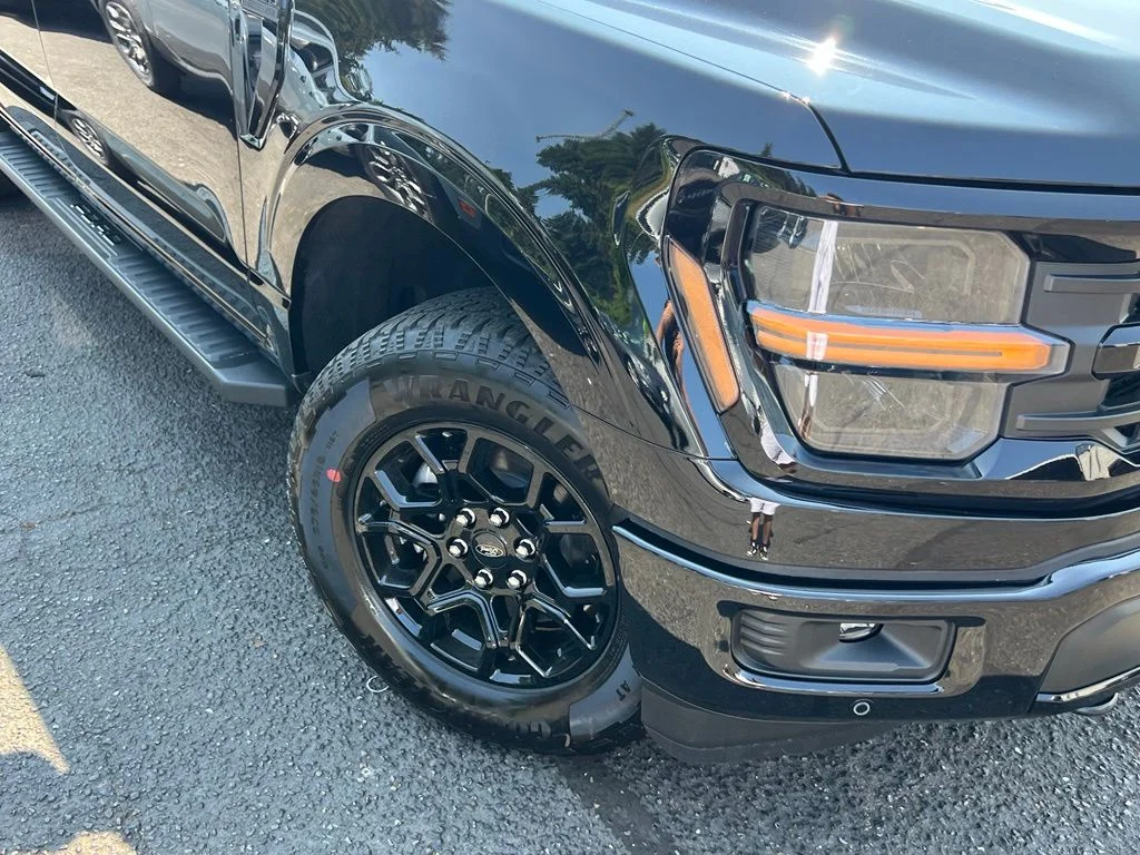 New 2026 Agate Black Metallic Ford XLT image 2