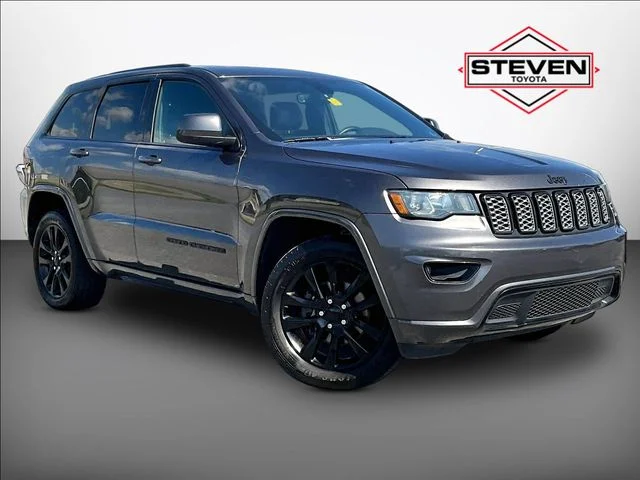 Used 2018 Gray Jeep Altitude image 1