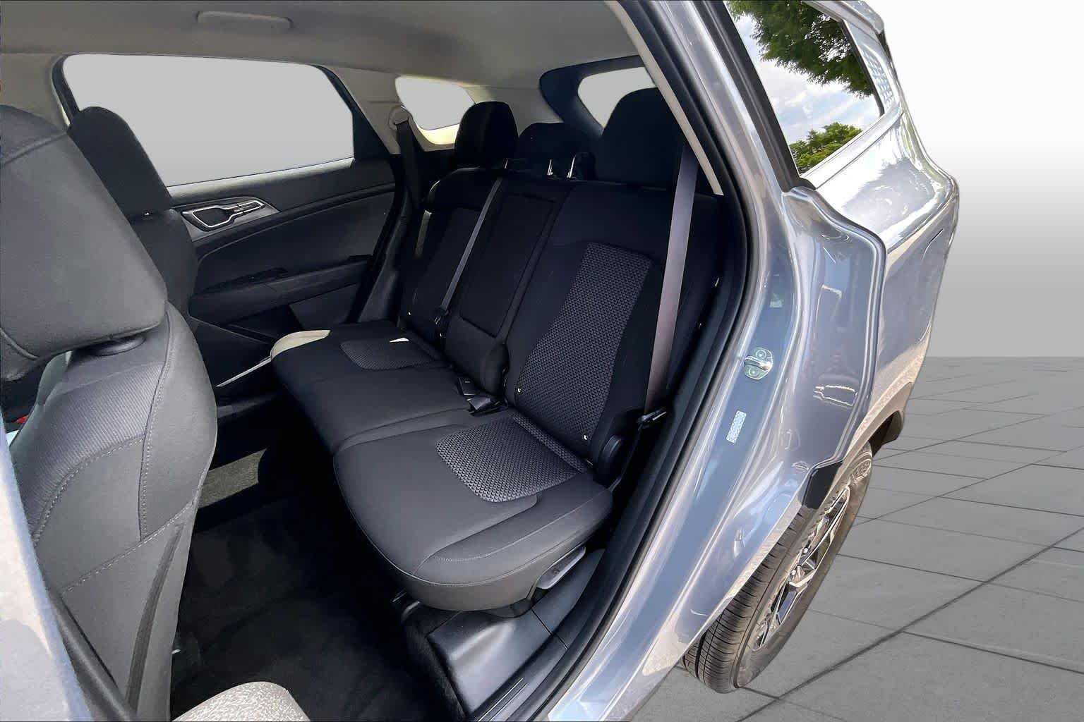 Used 2025 Everlasting Silver Kia LX image 19