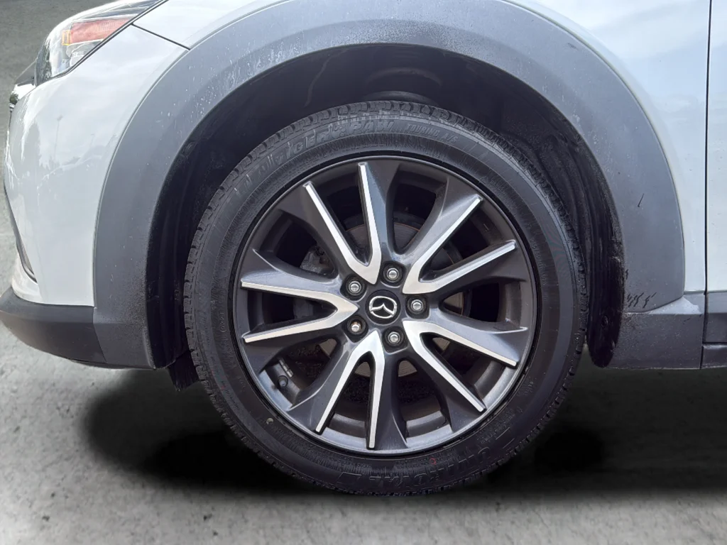 Used 2018 White Mazda Touring image 27