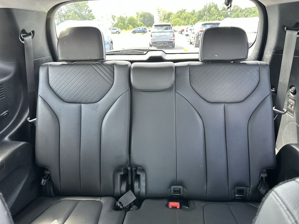 Used 2025 Silver Hyundai SEL image 29