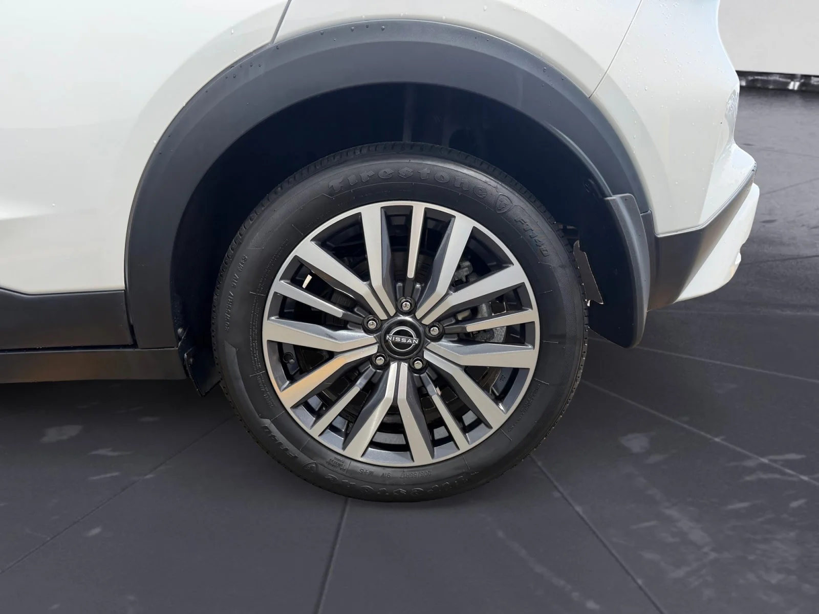 Used 2024 Aspen White Tricoat/Super Black Nissan SV image 42