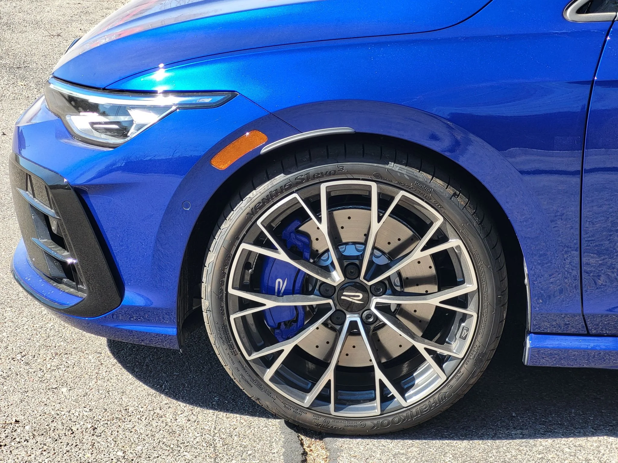 2026 Volkswagen Golf R R - Photo 6