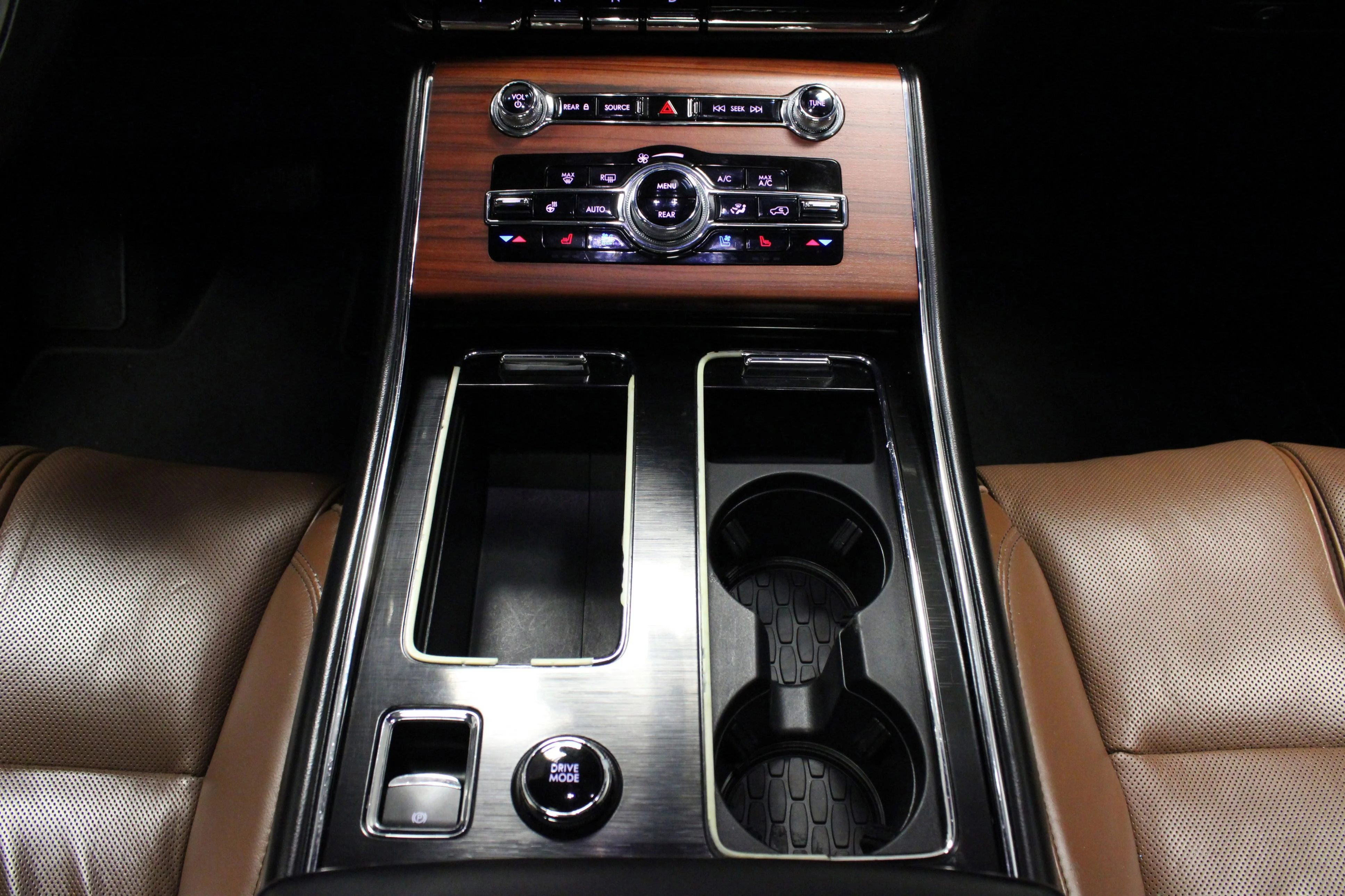 Used 2022 White Metallic Lincoln Reserve image 22
