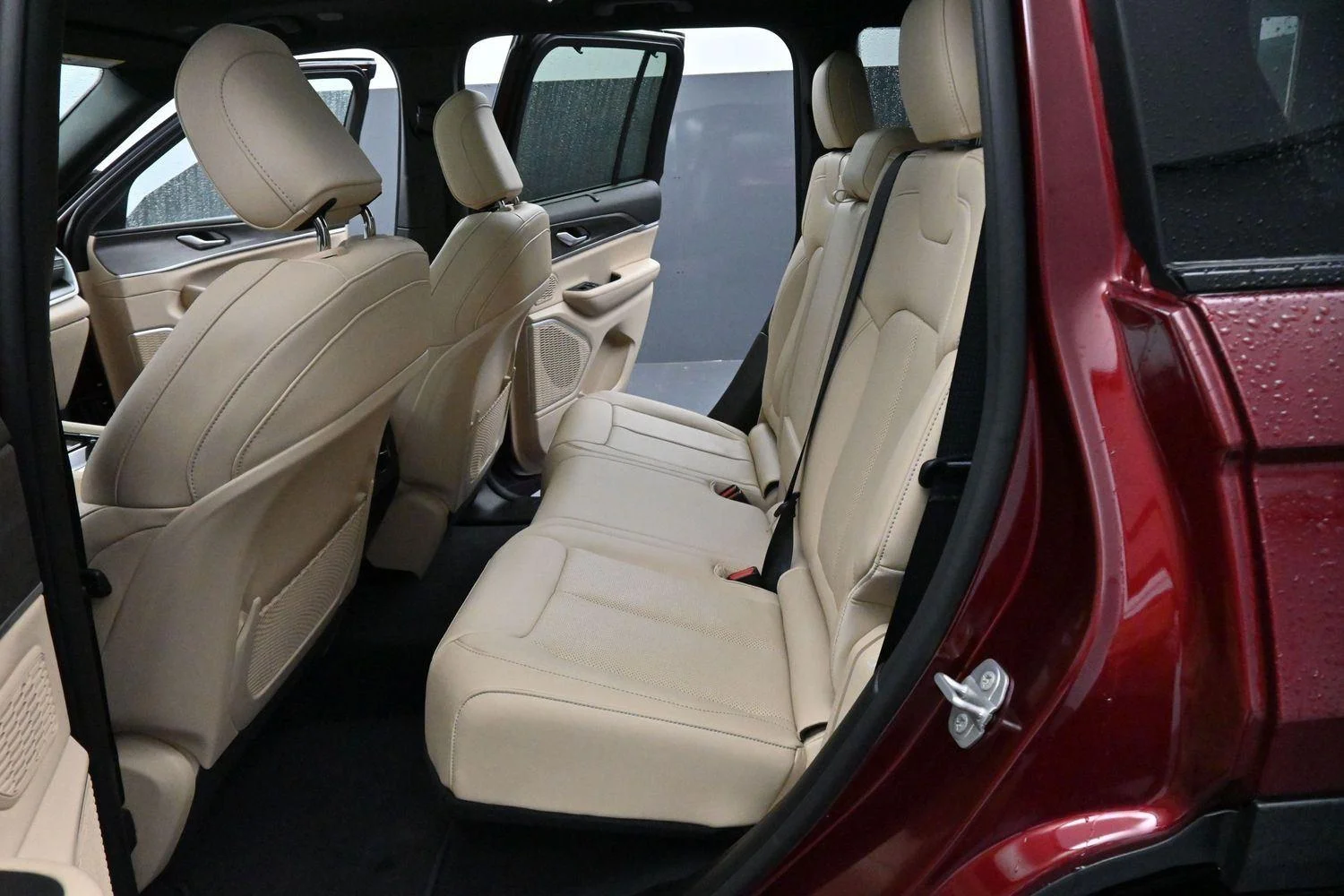 Used 2023 Velvet Red Pearlcoat Jeep Limited image 29