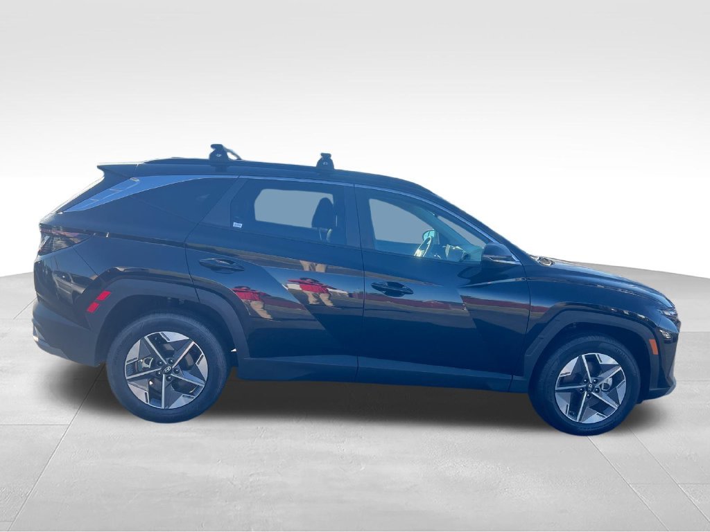 Used 2025 Black Hyundai SEL Convenience image 6