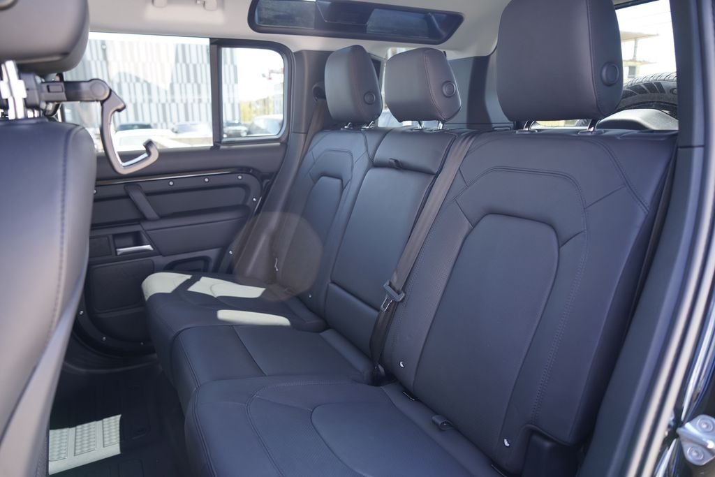 Used 2026 Black Land Rover X-Dynamic SE image 29