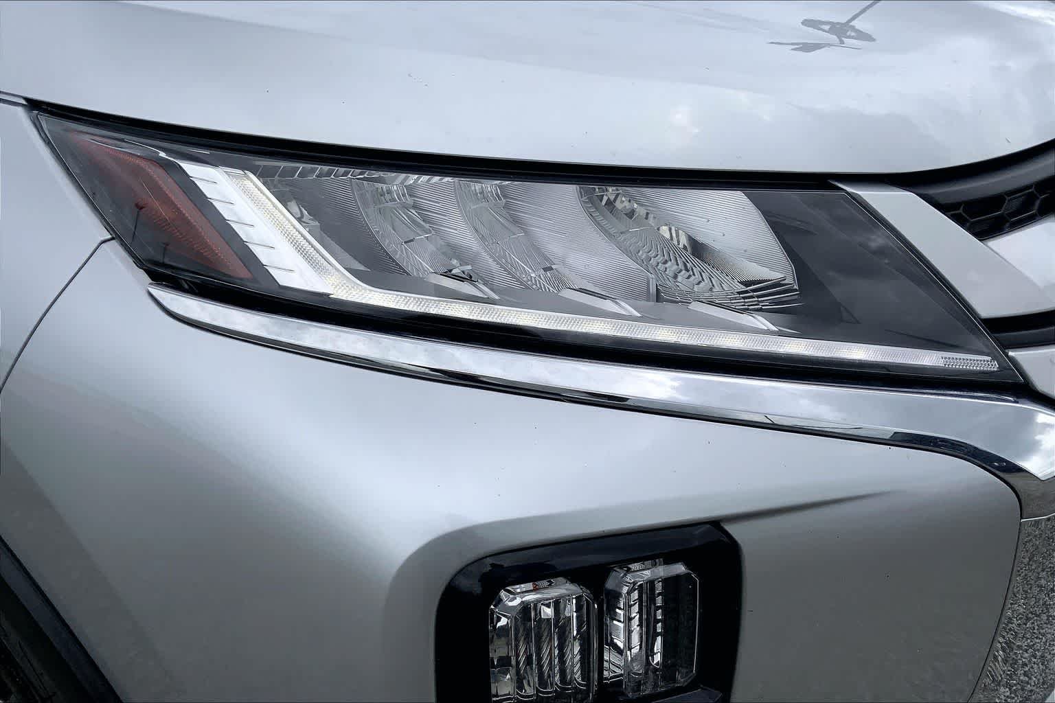 Used 2024 Alloy Silver Metallic Mitsubishi ES image 27