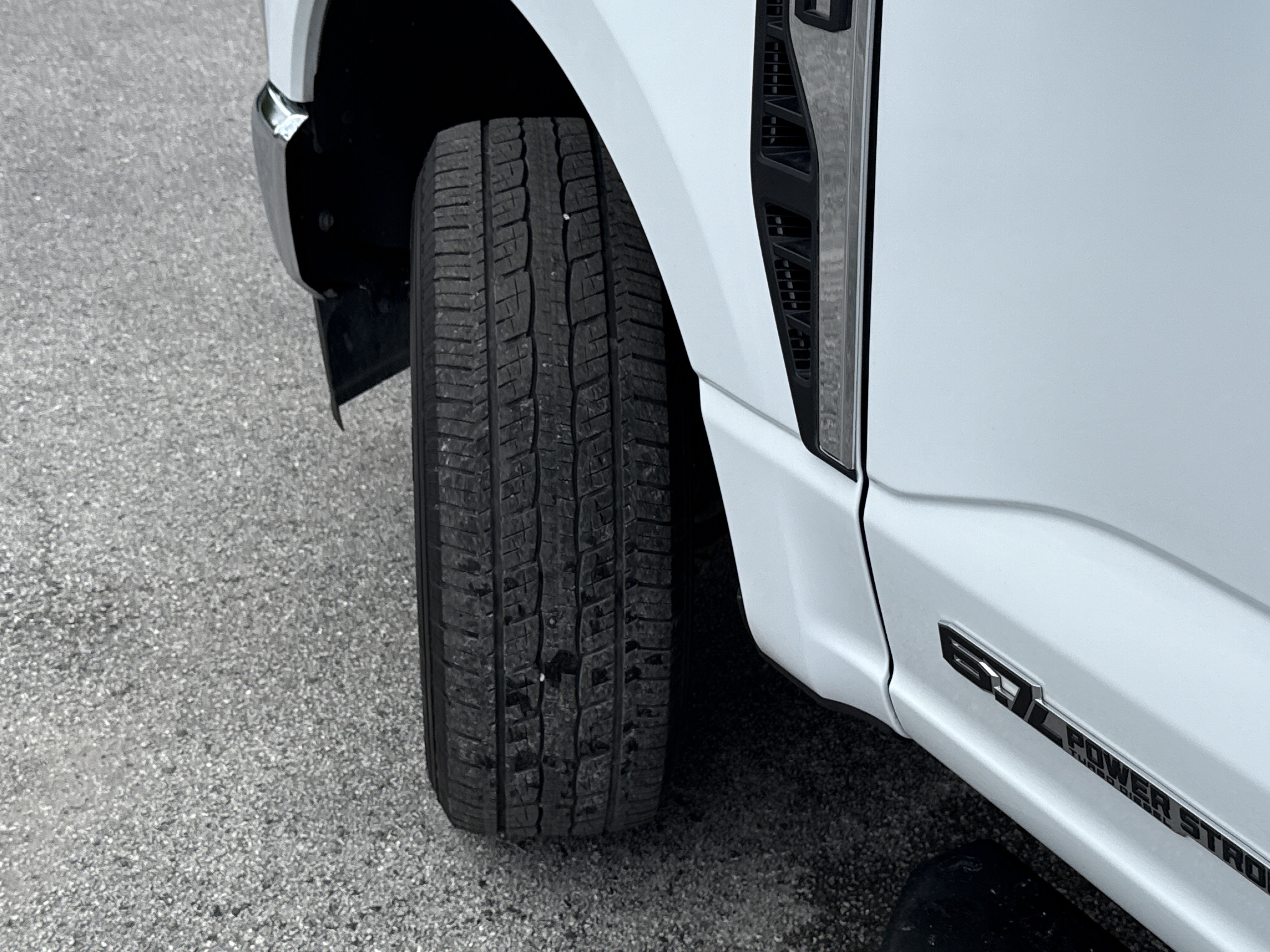 Used 2025 Oxford White Ford XLT image 46