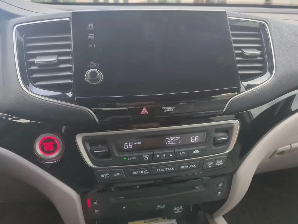Used 2019 Lunar Silver Metallic Honda Elite image 8