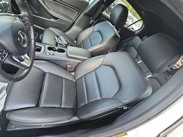Used 2019 White Mercedes-Benz GLA 250 image 22
