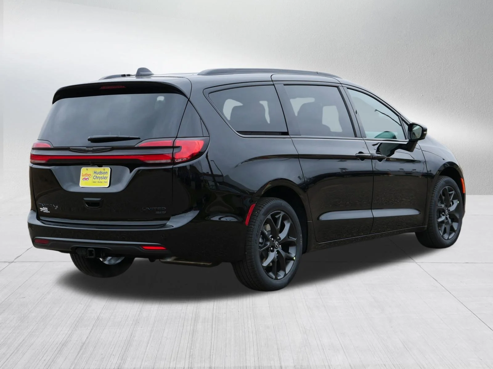New 2026 Diamond Black Crystal Pearl-Coat Exterior Paint Chrysler Limited image 2