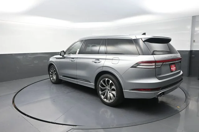 Used 2022 Silver Lincoln Grand Touring image 62