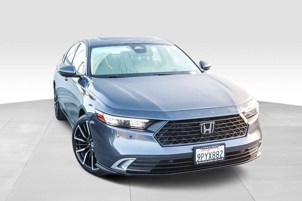 Used 2025 Meteorite Gray Metallic Honda Touring image 2