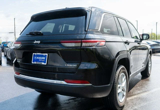 Used 2023 Black Jeep Laredo image 6
