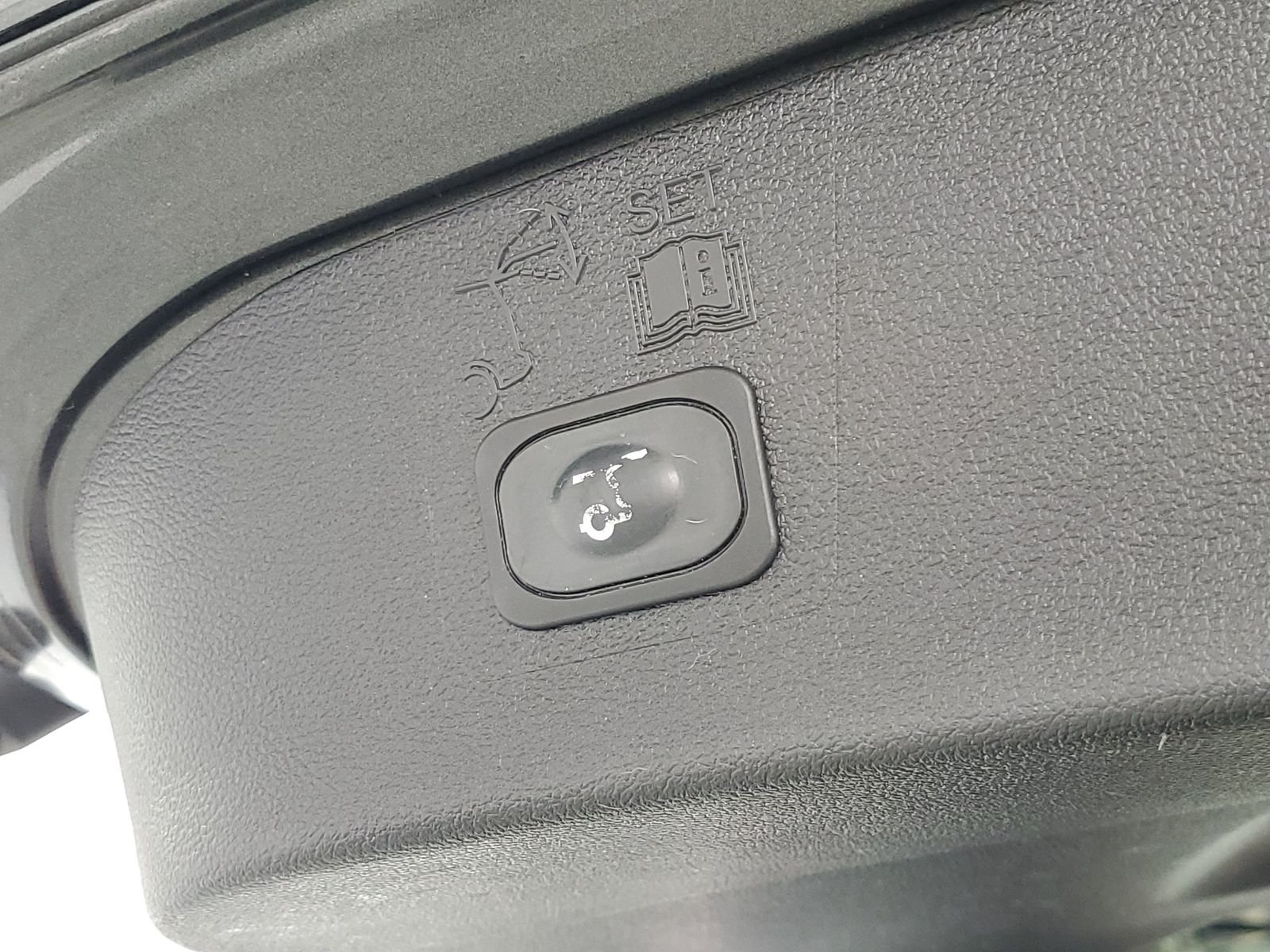 Used 2019 Gray Ford SEL image 7