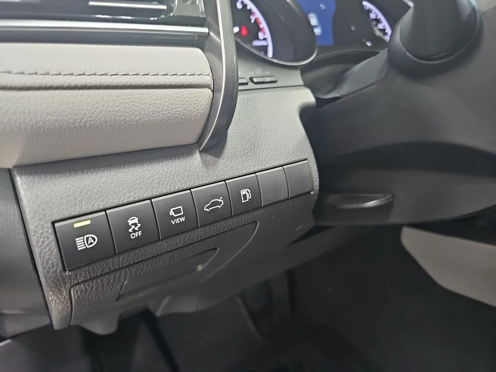 Used 2018 Brown Toyota XLE image 16
