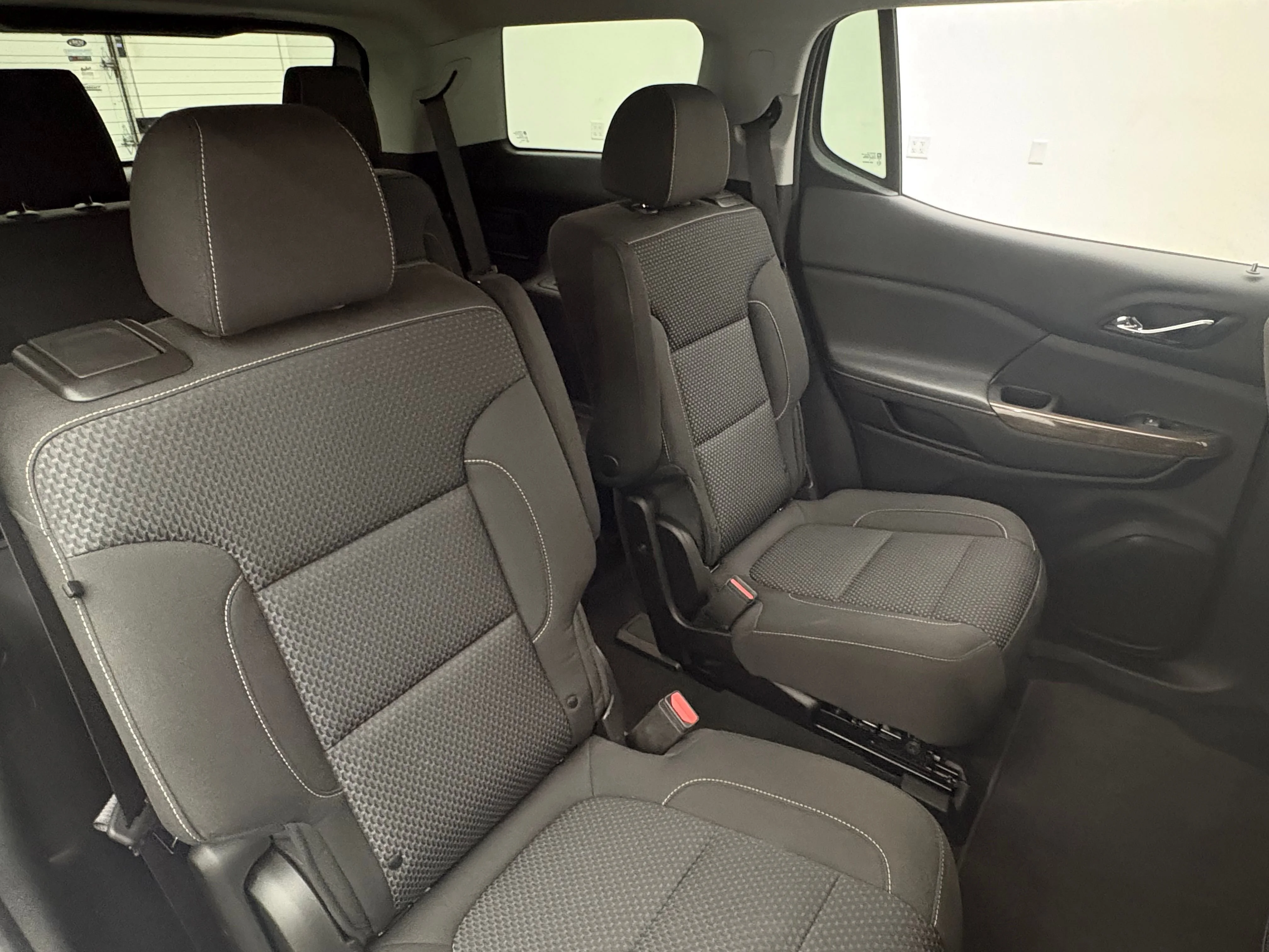 Used 2023 Summit White GMC SLE image 34