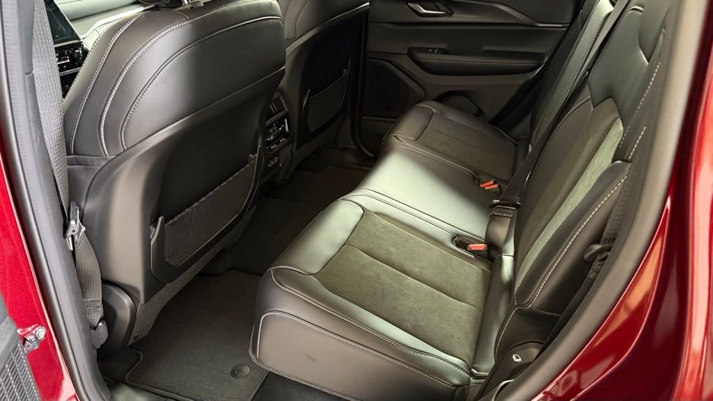 New 2025 Velvet Red Pearl-Coat Exterior Paint Jeep Altitude X image 15