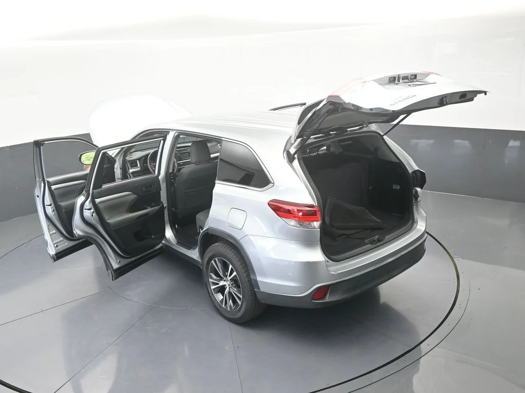 Used 2019 Celestial Silver Metallic Toyota LE image 63