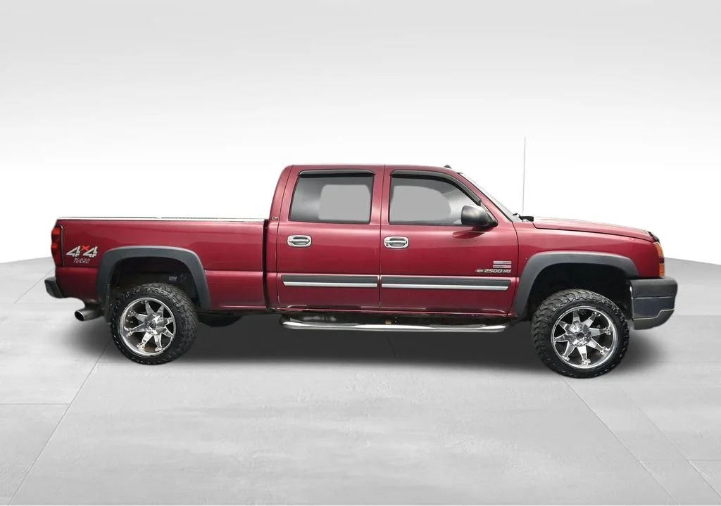 Used 2005 Red Chevrolet LT image 6